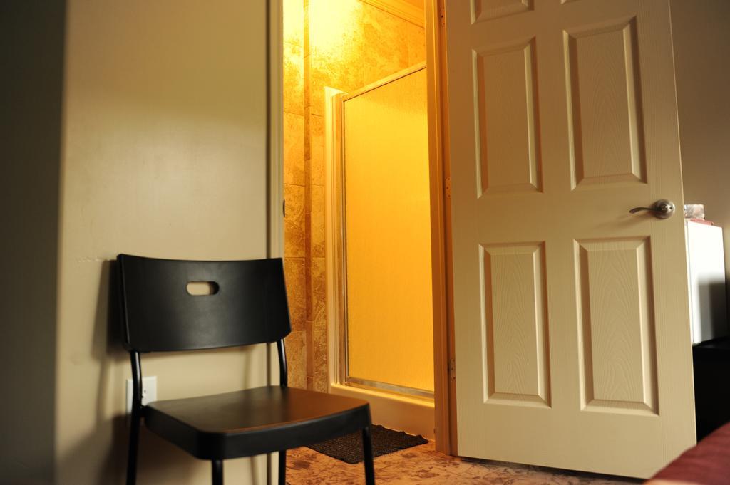 Camelot Inn At Honeyville Стая снимка