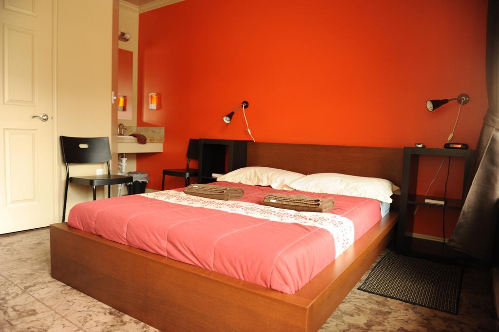 Camelot Inn At Honeyville Стая снимка