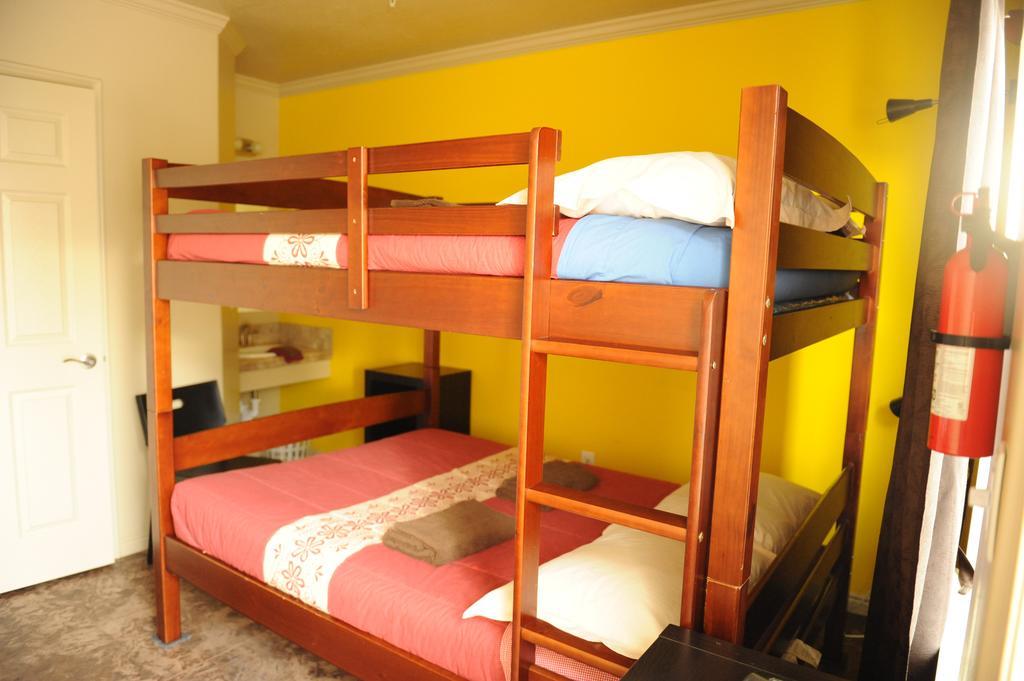 Camelot Inn At Honeyville Стая снимка