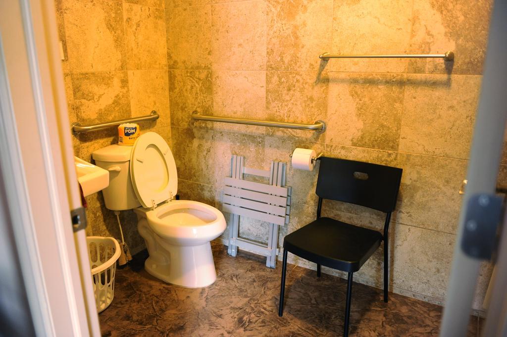 Camelot Inn At Honeyville Стая снимка