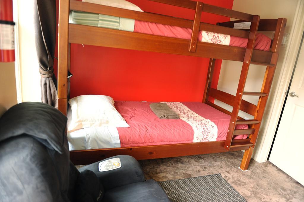 Camelot Inn At Honeyville Стая снимка